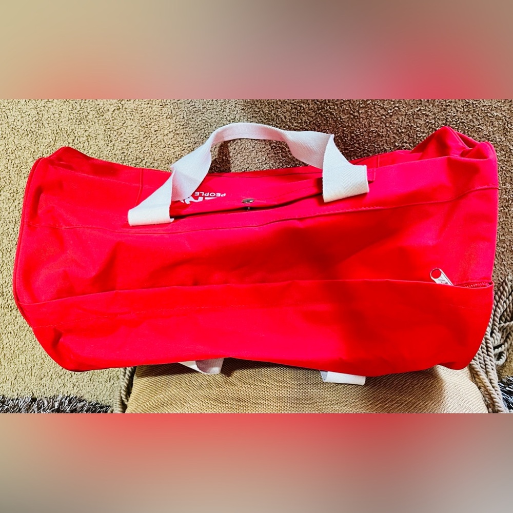 BRAND NEW RED/WHITE "DC LOTTERY" TOP HANDLE DUFFLE BAG (16" L/10" H/10"W) - Picture 4 of 9